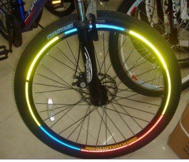 Velosipēdu riteņu atstarotājs